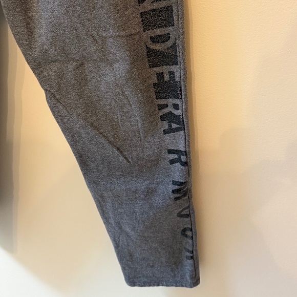 Under Amour Sweatpants (Large Front Pockets) - Picture 5 of 5